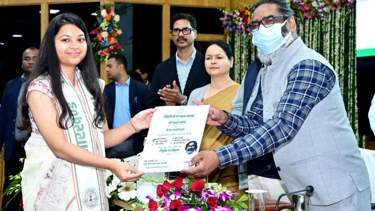 नगर विकास विभाग में 289 पदाधिकारियों की नियुक्ति, सीएम ने दिया अपॉइंटमेंट लेटर