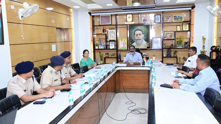 रामनवमी को लेकर सीएम की हाईलेवल मीटिंग, कहा : दहशतगर्दों पर रखें कड़ी नजर, बाइक रैली और आपत्तिनजक गाना भी नहीं चलेगा