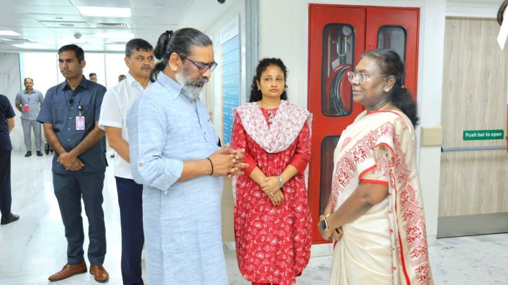 शिबू सोरेन की तबीयत जानने सर गंगाराम अस्पताल पहुंचीं राष्ट्रपति द्रौपदी मुर्मू, हेमंत-कल्पना से ली स्वास्थ्य की जानकारी