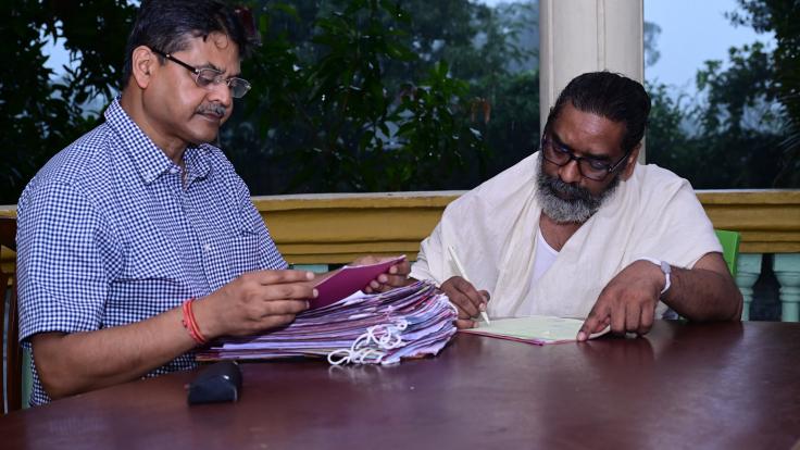 नेमरा में सरकार… एक तरफ पुत्र धर्म, दूसरी तरफ राजधर्म