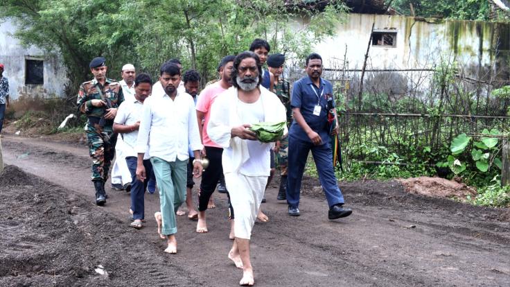 विश्व आदिवासी दिवस पर बोले हेमंत: आदिवासी अस्मिता की मशाल और ऊंचा करूंगा