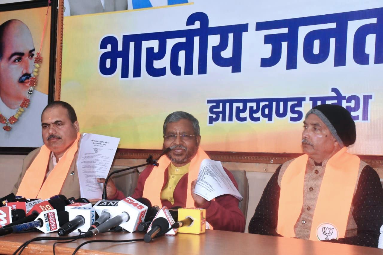 PESA नियमावली के खिलाफ बीजेपी का हमला, बाबूलाल मरांडी बोले– आदिवासियों को गुमराह कर रही है सरकार