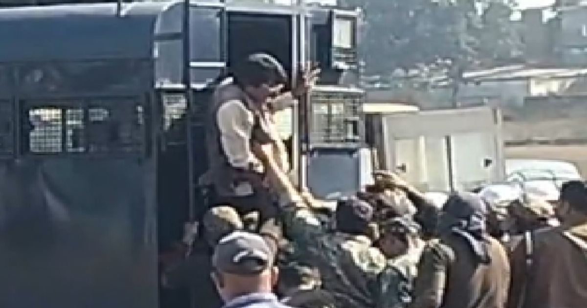 BREAKING: योगेंद्र साव और निर्मला देवी गिरफ्तार, NTPC-कोल प्रोजेक्ट विरोध के बीच पुलिस ने धरना स्थल से उठाया