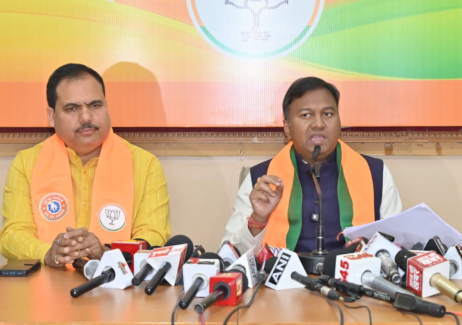 झारखंड में ‘वन डे कमिश्नर’ विवाद, बीजेपी ने मांगी जांच