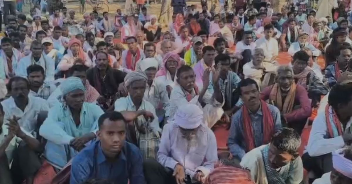 दुमका में ग्राम प्रधानों का धरना: लंबित सम्मान राशि और पेशा एक्ट संशोधन को लेकर सरकार पर दबाव