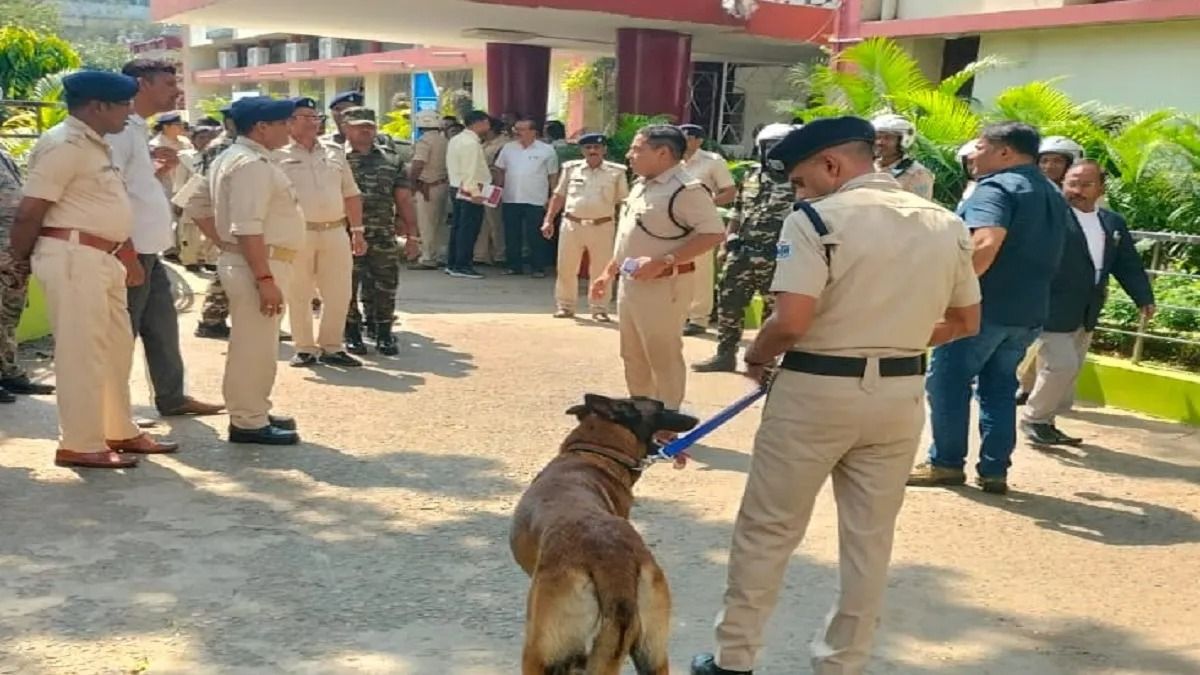 कोर्ट पर सीरियल थ्रेट! धनबाद जिला अदालत को चौथी बार बम से उड़ाने की धमकी