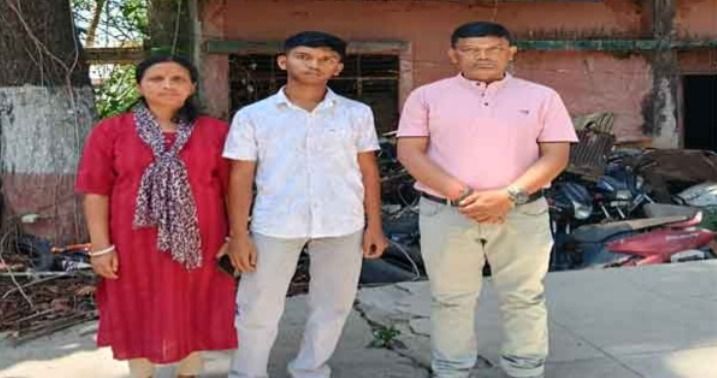 रांची से लापता छात्र हिमांशु मुंडा रामगढ़ से सकुशल बरामद, माता-पिता को सौंपा गया