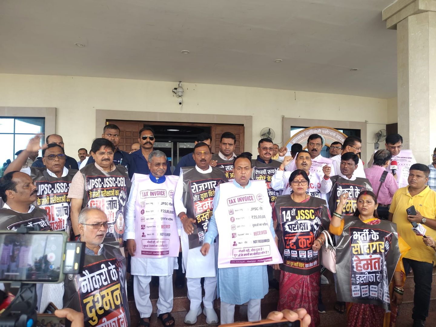 ‘गोदी मीडिया’ का मुद्दा, ‘आंदोलन हाईजैक’ का आरोप और विधानसभा में 8,399 करोड़ का अनुपूरक बजट…