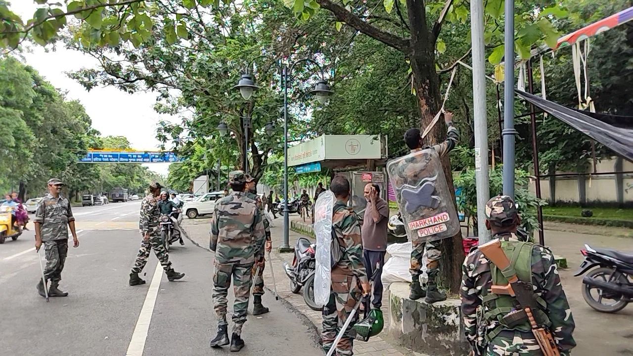 प्रोजेक्ट भवन से हटाए गए फूड सेफ्टी ऑफिसर्स, अब कुटे मैदान में जारी रहेगा धरना