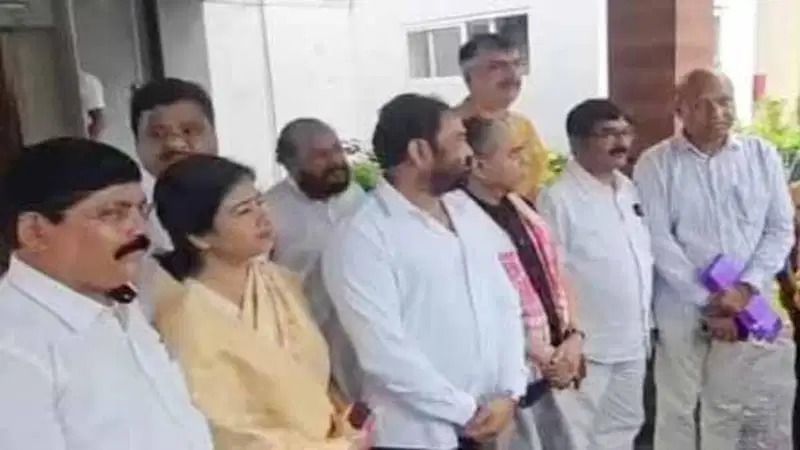 छात्र आंदोलन पर INDIA गठबंधन का दोहरा रुख, मुख्य सचिव से कहा- छात्रों और अराजक तत्वों को अलग कर हो कार्रवाई
