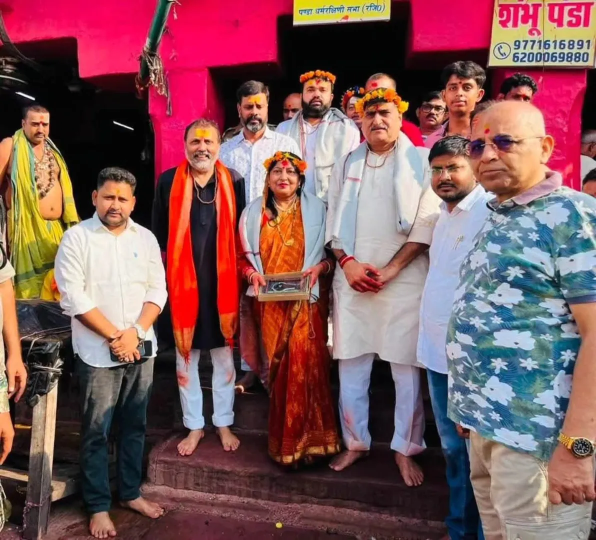बाबा बैद्यनाथ के दरबार में सांसदों की हाजिरी, देश की खुशहाली के लिए मांगा आशीर्वाद