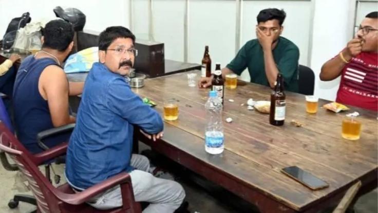 टाटानगर पोस्ट ऑफिस में शराब पीने वाले 3 कर्मचारी सस्पेंड, एक को ड्यूटी से निकाला