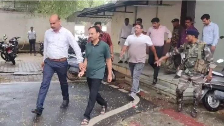 छत्तीसगढ़ शराब घोटाला में IAS विनय चौबे और गजेंद्र सिंह गिरफ्तार, लंबी पूछताछ के बाद ACB ने किया अरेस्ट